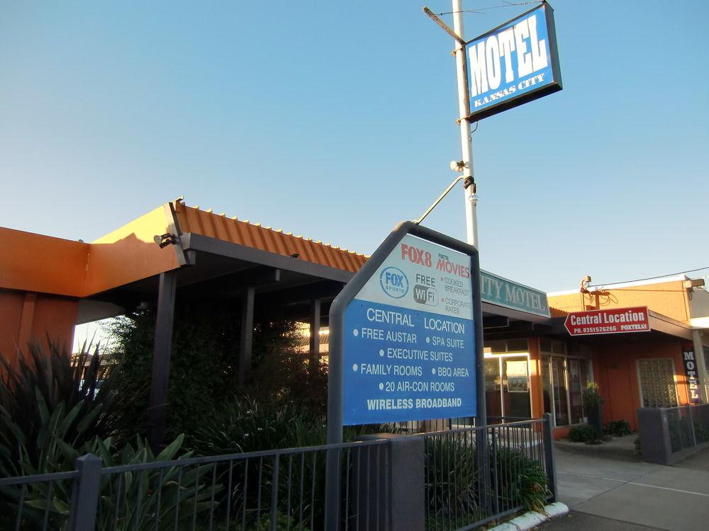 Castle Motel Bairnsdale Exteriör bild