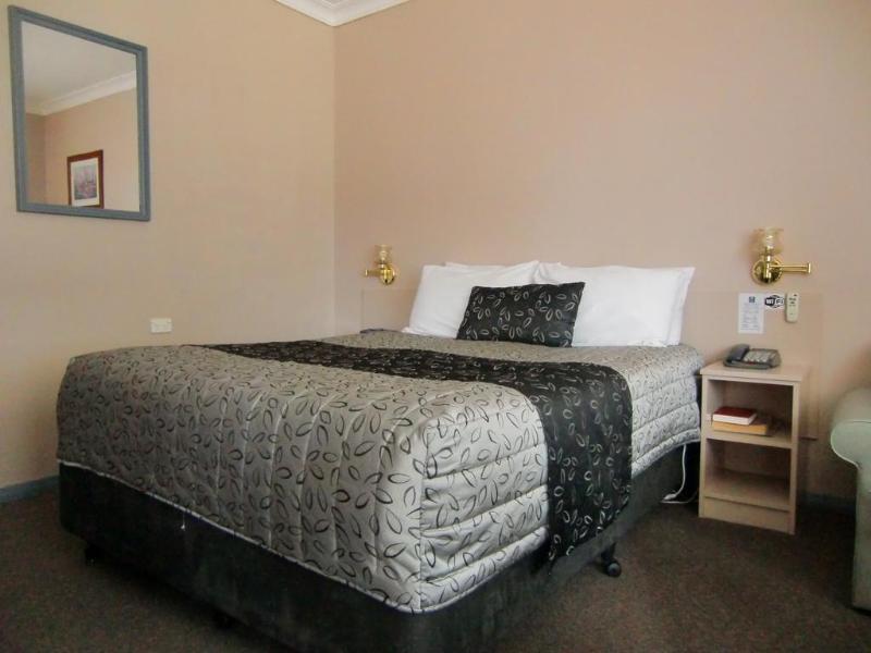 Castle Motel Bairnsdale Exteriör bild