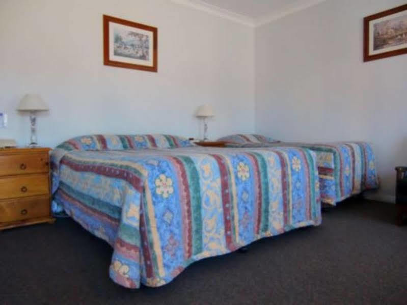 Castle Motel Bairnsdale Exteriör bild
