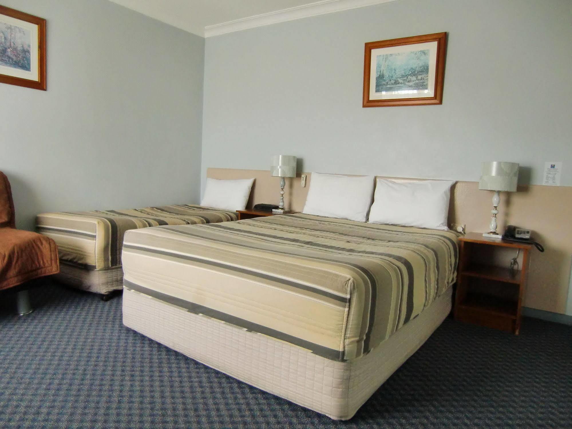 Castle Motel Bairnsdale Exteriör bild